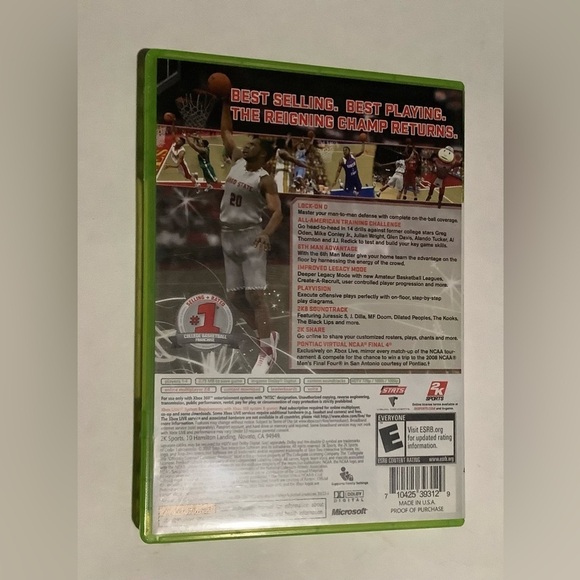 NCAA College Hoops 2K8 Xbox 360 Game - Picture 2 of 3